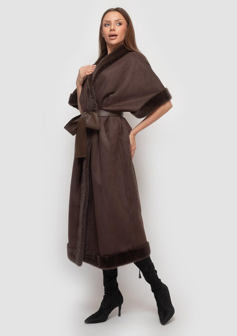 Eleganter Lammfellmantel