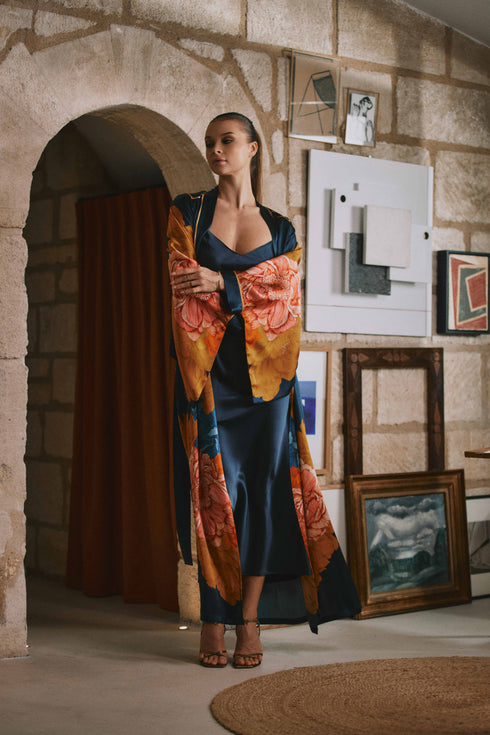 Marjolaine Nuisette longue en soie Dahlia Bleu Nuit